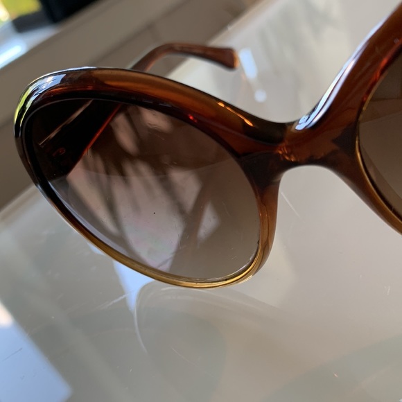 Dolce and Gabbana Butterfly sunglasses - Picture 6 of 10